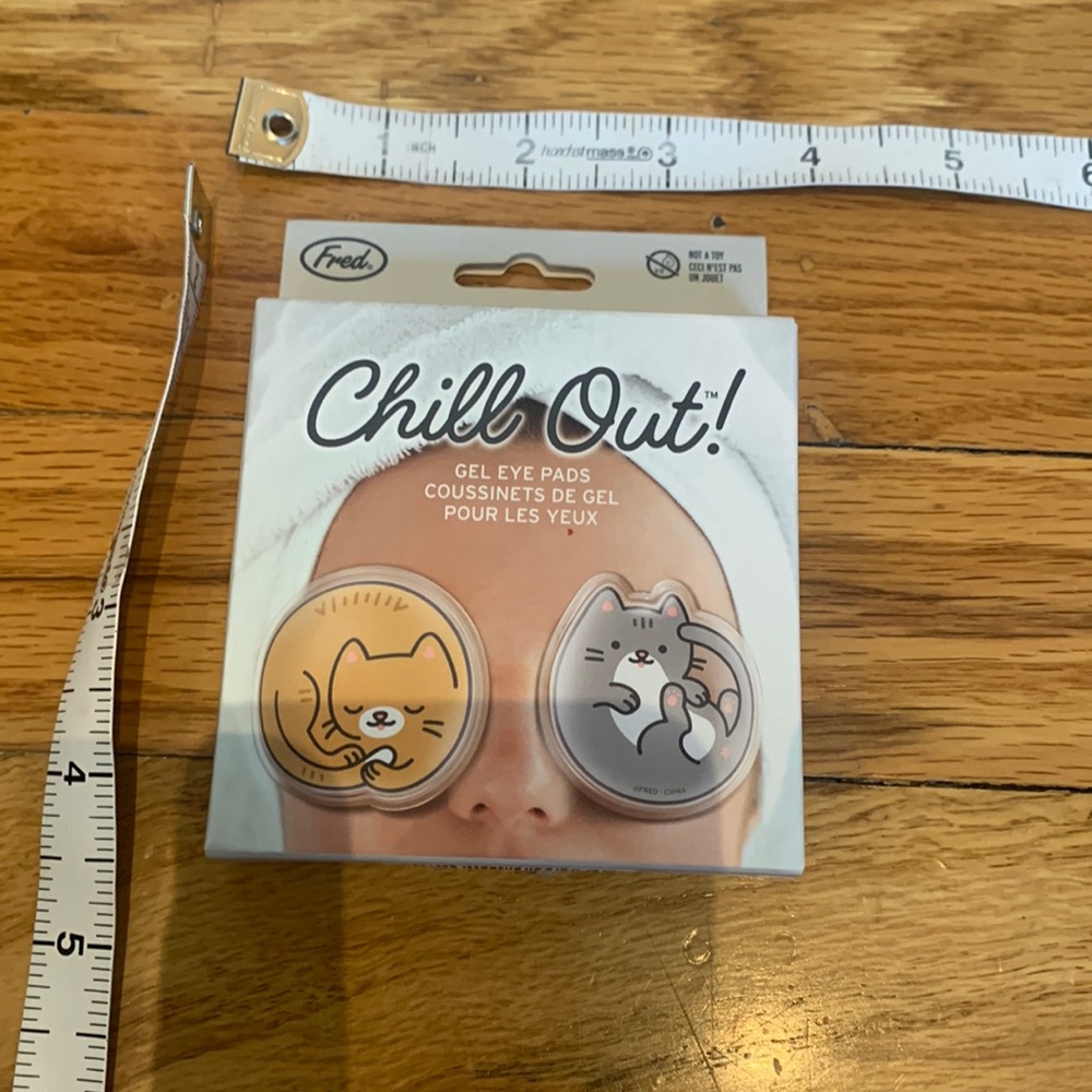 Chill out individual eye packs with curled up cats